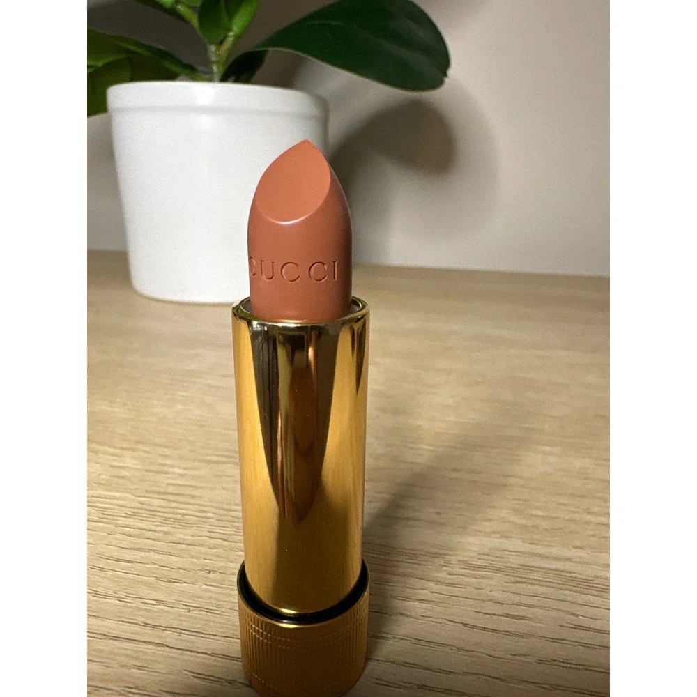 Gucci Rouge a Levres Satin Lipstick 221 Mina Light Pink 3.5g New in Box